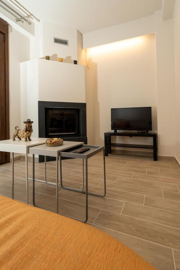 Comfy & Stylish Apt In Ioannina Apartment Exterior photo